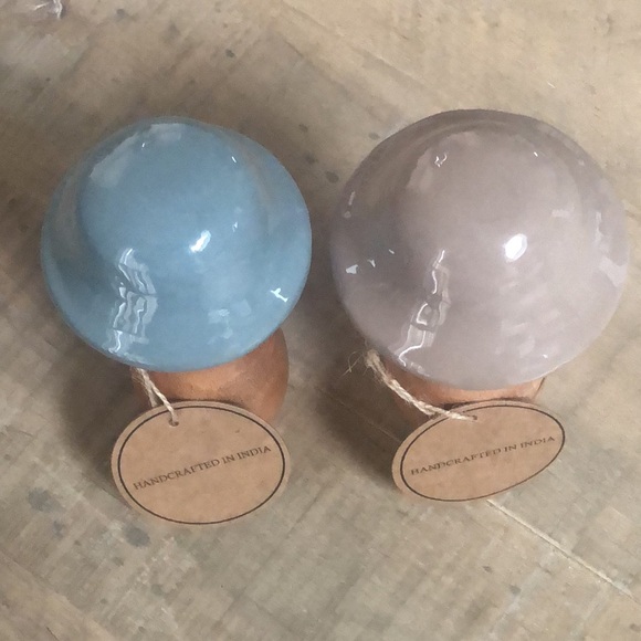 Mushrooms 🍄 Set of 2 Gray and Taupe￼ 7” Tall NWT Made in India 🇮🇳 - Picture 3 of 4